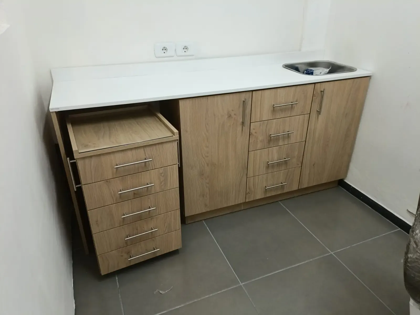 Mueble Bajo 1.90m – Puerta, Cajón, Nicho y Bacha Cuadrada – Combinado