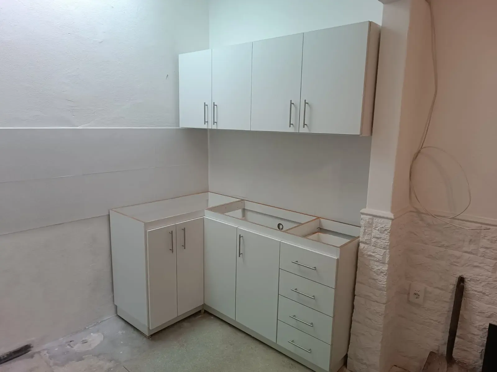 mueble bajo mesada en L 1m x 50 cm – color blanco