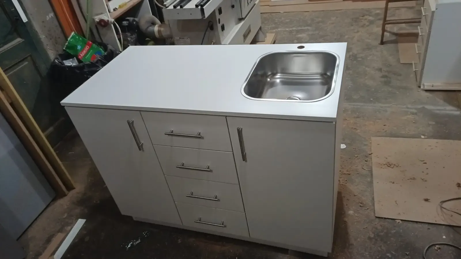 Mueble Bajo 1,20m – Dos Puertas, 4 Cajones y Bacha – Blanco