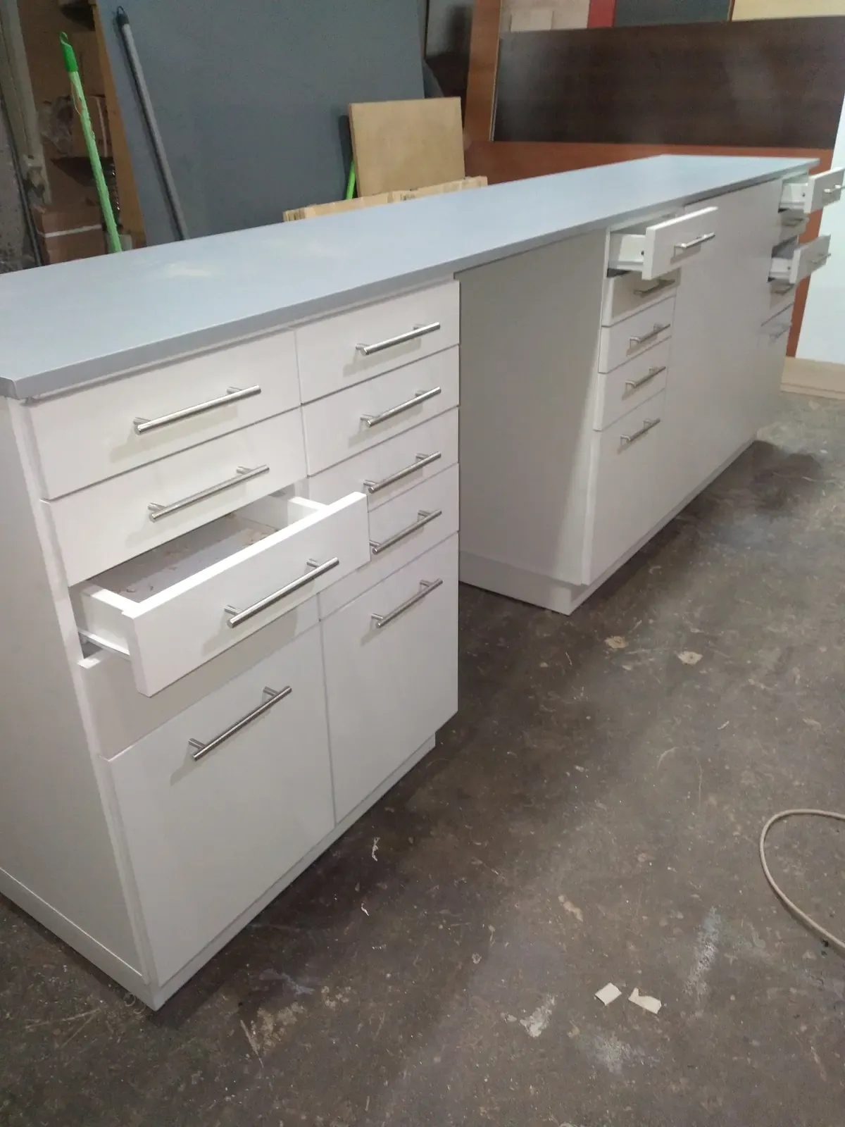 Mueble Bajo 3m – Múltiples Cajones y Espacio Central Libre – Blanco