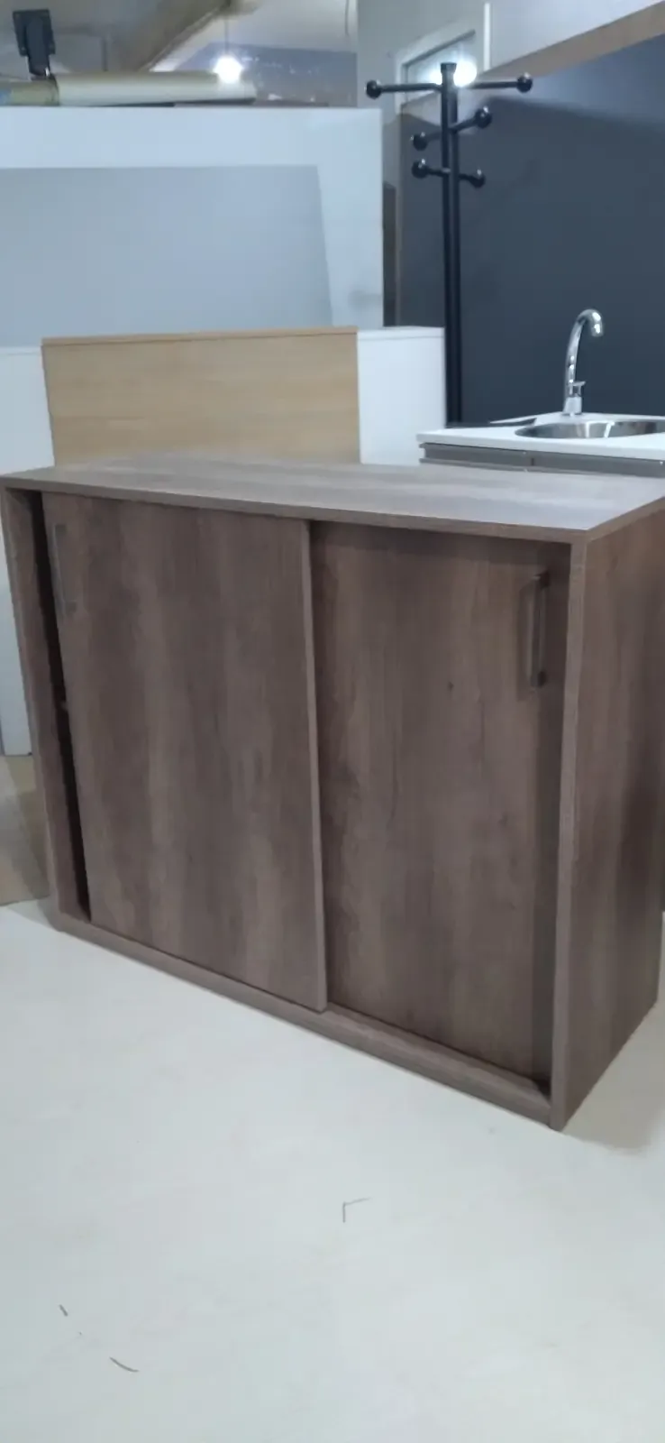 Mueble Archivador 1m – Estante y Puertas Corredizas – Nogal Oscuro