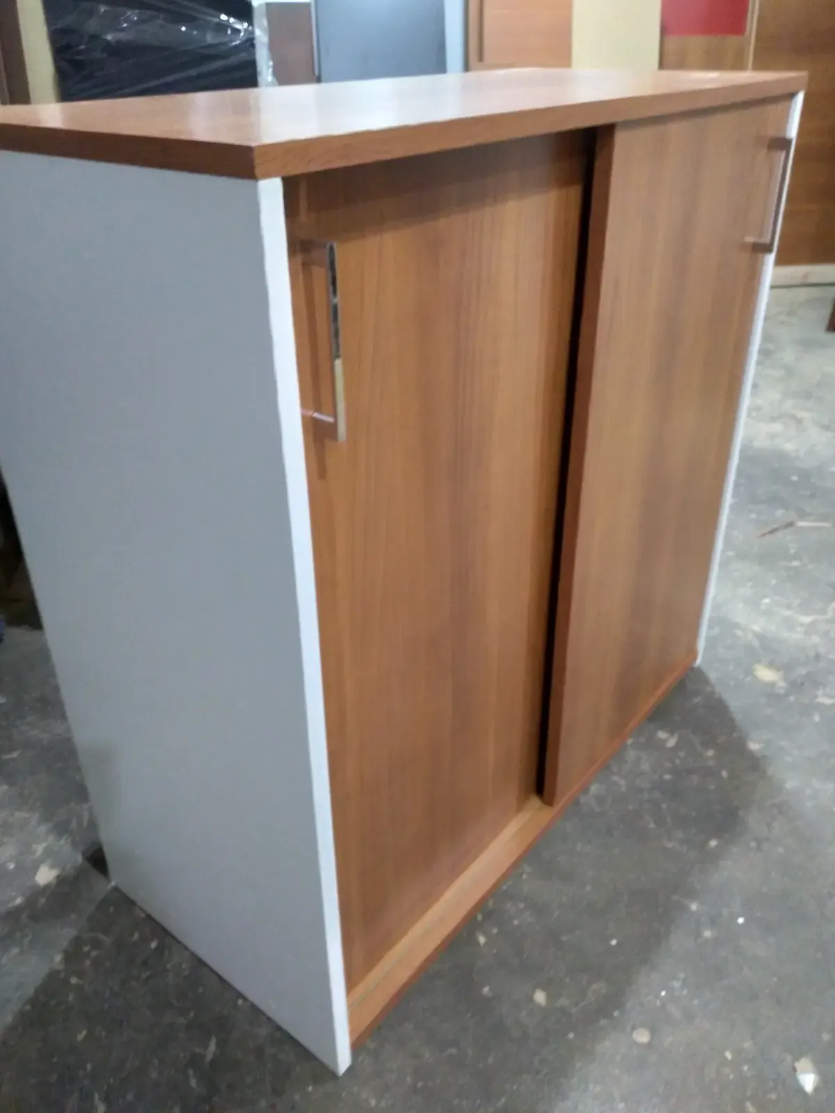 Mueble Archivador 1m – Estante y Puertas Batientes – Brianza y Blanco