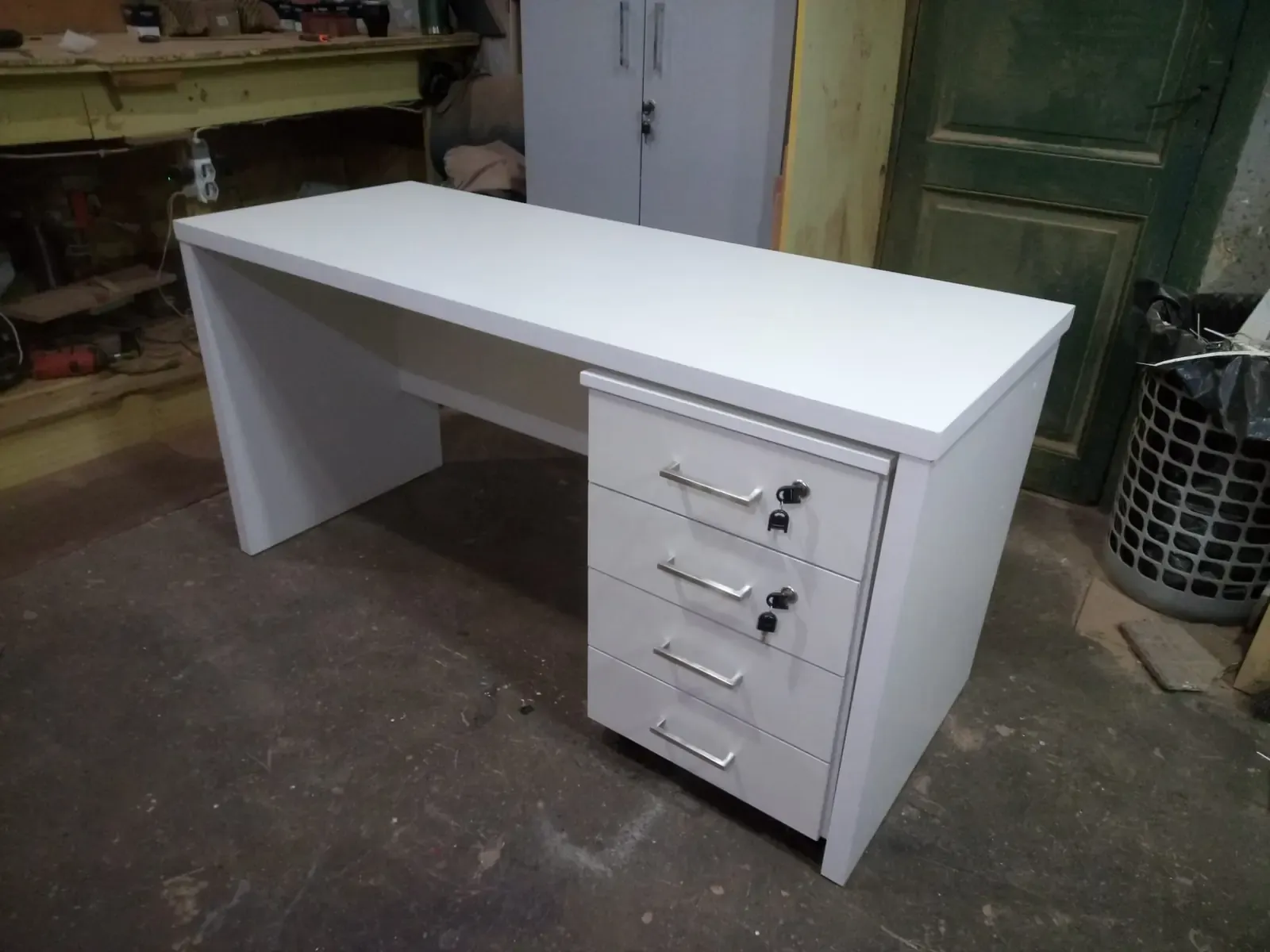 Escritorio Recto 1,20m – 4 Cajones con Cerradura – Blanco