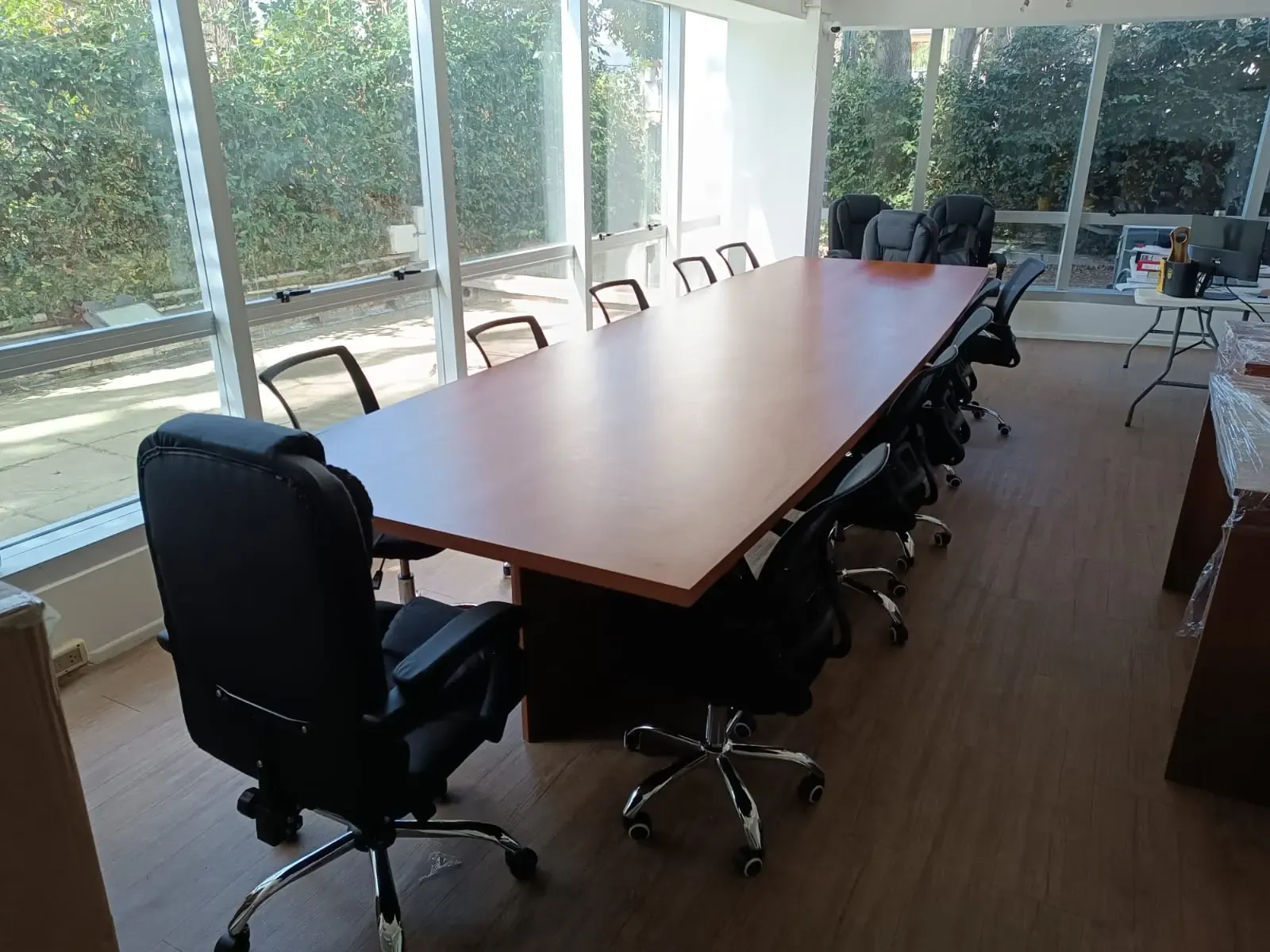 Mesa Corporativa 1,80m – Rectangular con Base Recta – Guindo