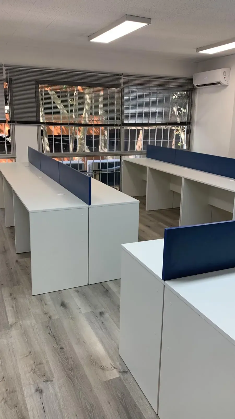 Mesa de Trabajo 1,50m – Doble Puesto con Divisor – Azul